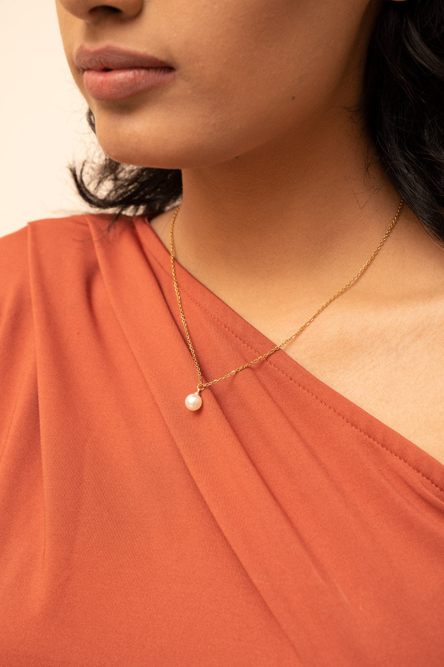 Pearl Dangle Gold Neckpiece