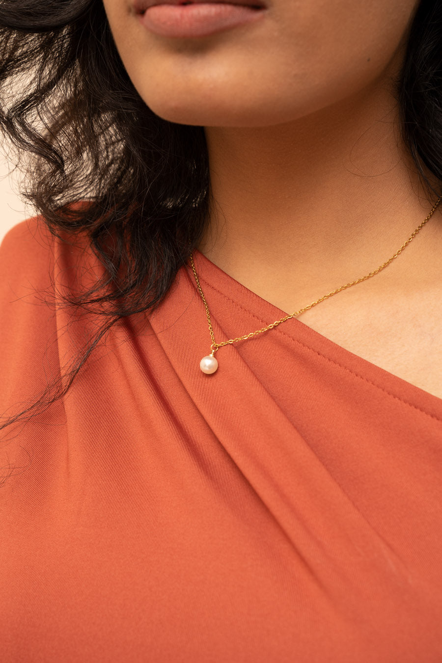 Pearl Dangle Gold Neckpiece